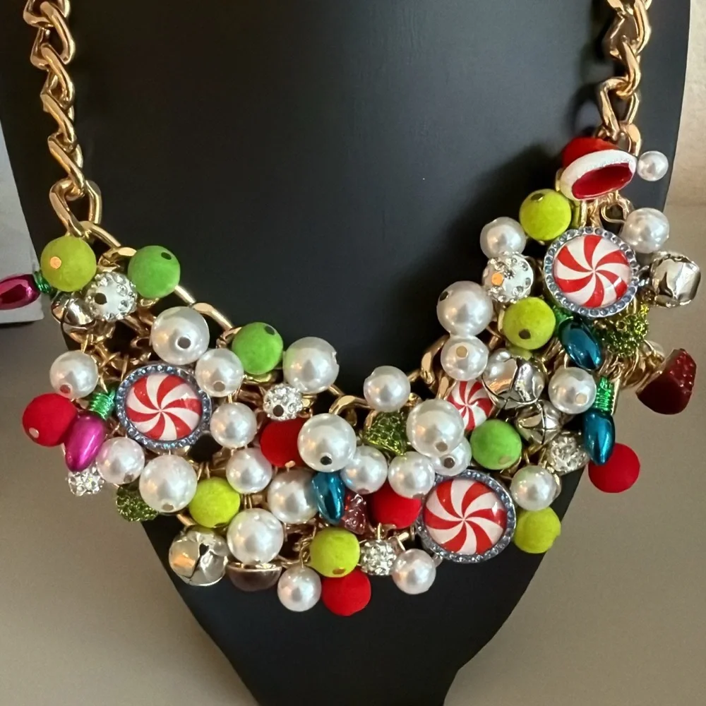 Betsey Johnson Holiday Bib Necklace 2025 New - Picture 2 of 3
